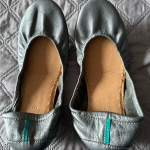 Tieks Pewter Flats Size 10 Like new